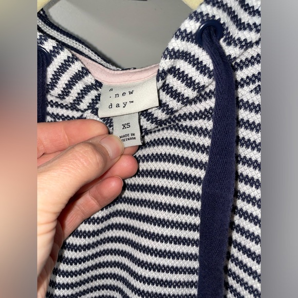 Blue and White hoodie - Picture 3 of 4